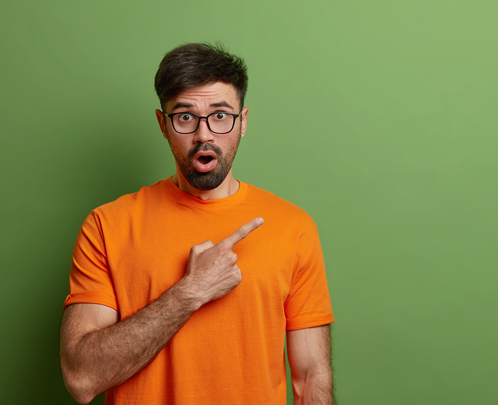 橘色素 t 很難搭？橘色素 T 穿搭指南！試試這些橘色穿搭組合吧！
